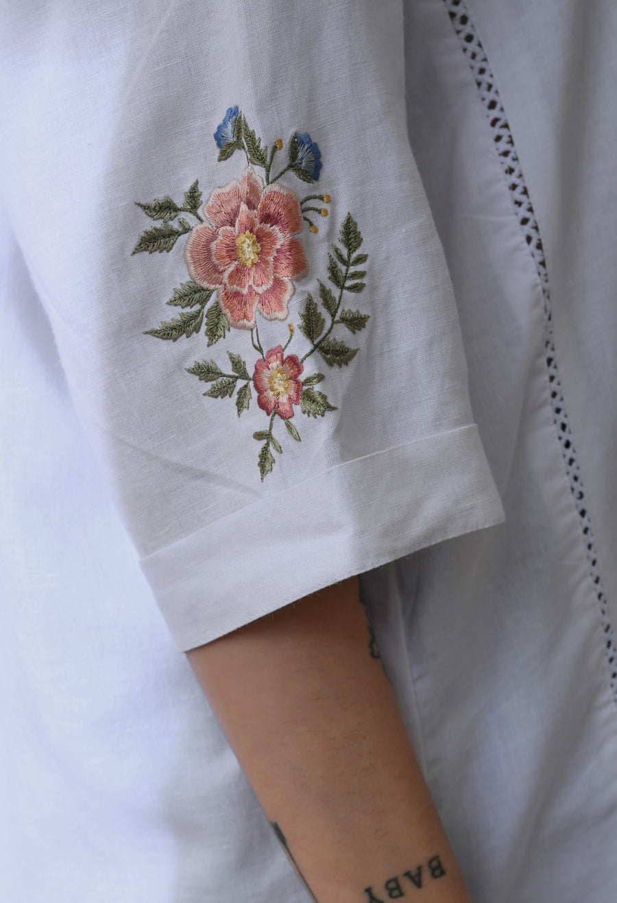 Women's Floral Breeze Lace embroidered shirt in white – La Moon