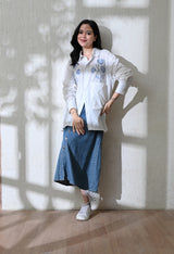 Women's Blue Blossom embroidered shirt in white – La Moon