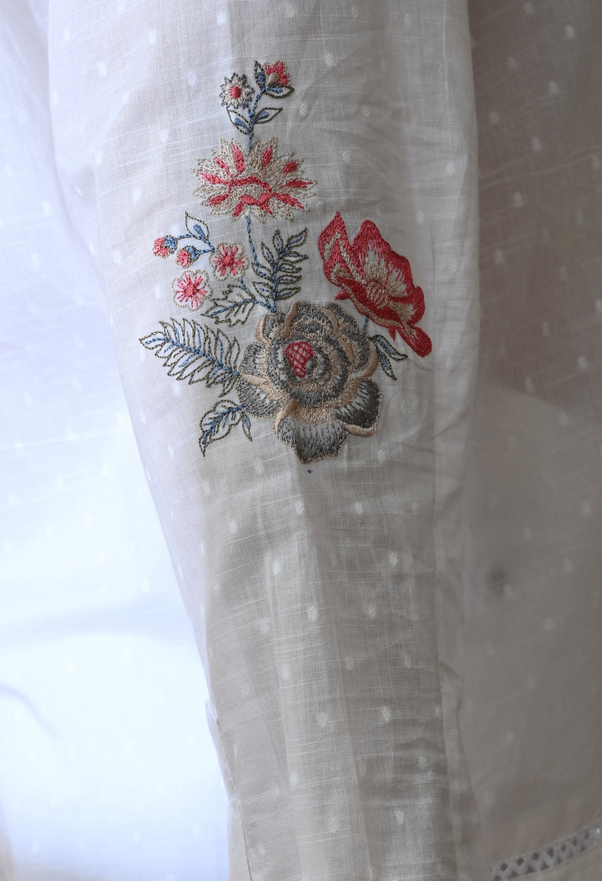 Women's Floral Chintz embroidered shirt in white – La Moon