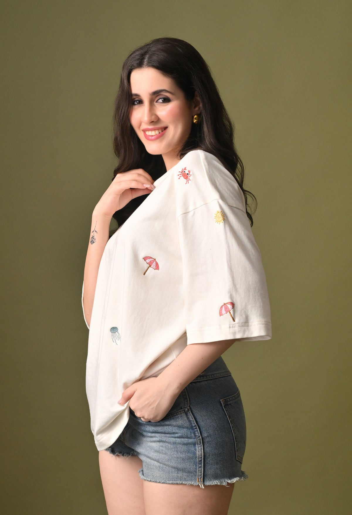 Women off white everyday embroidered unisex tshirt