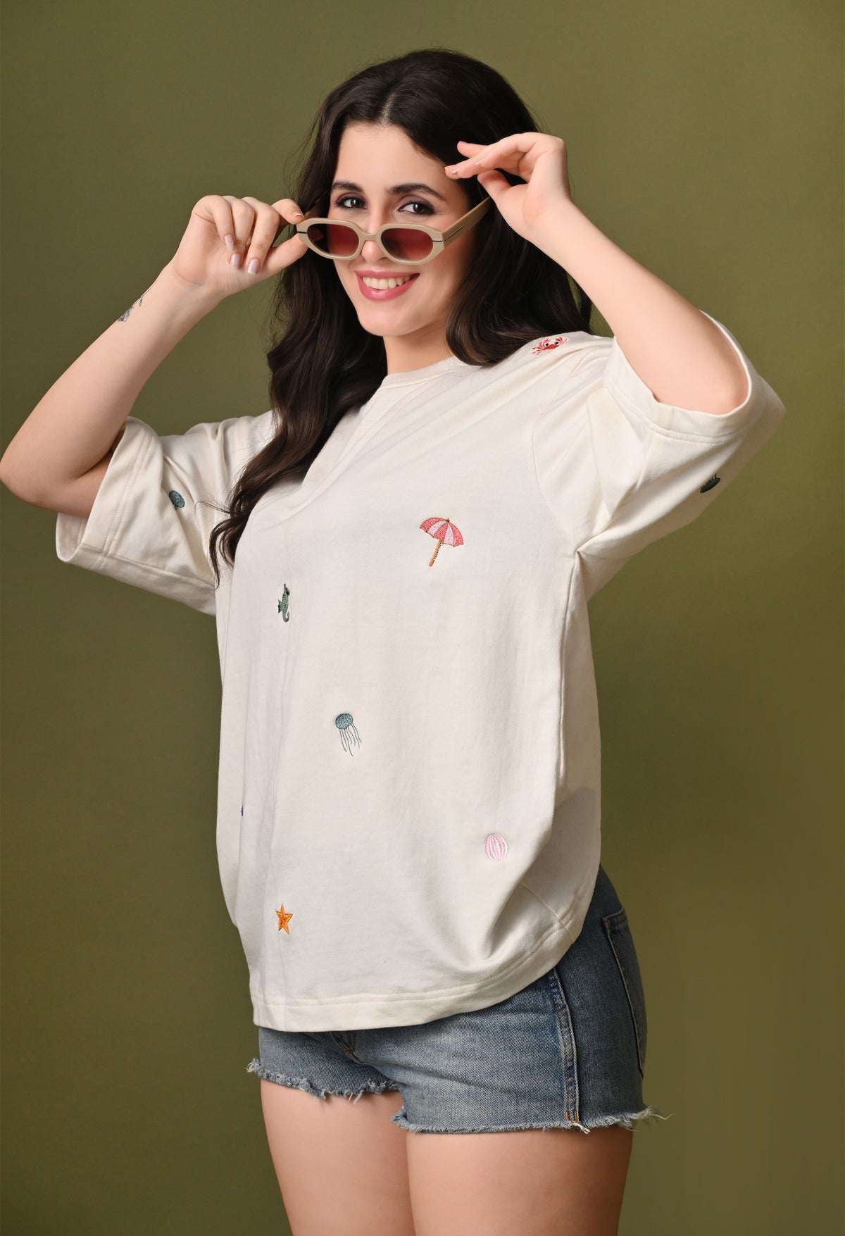 Women off white everyday embroidered unisex tshirt