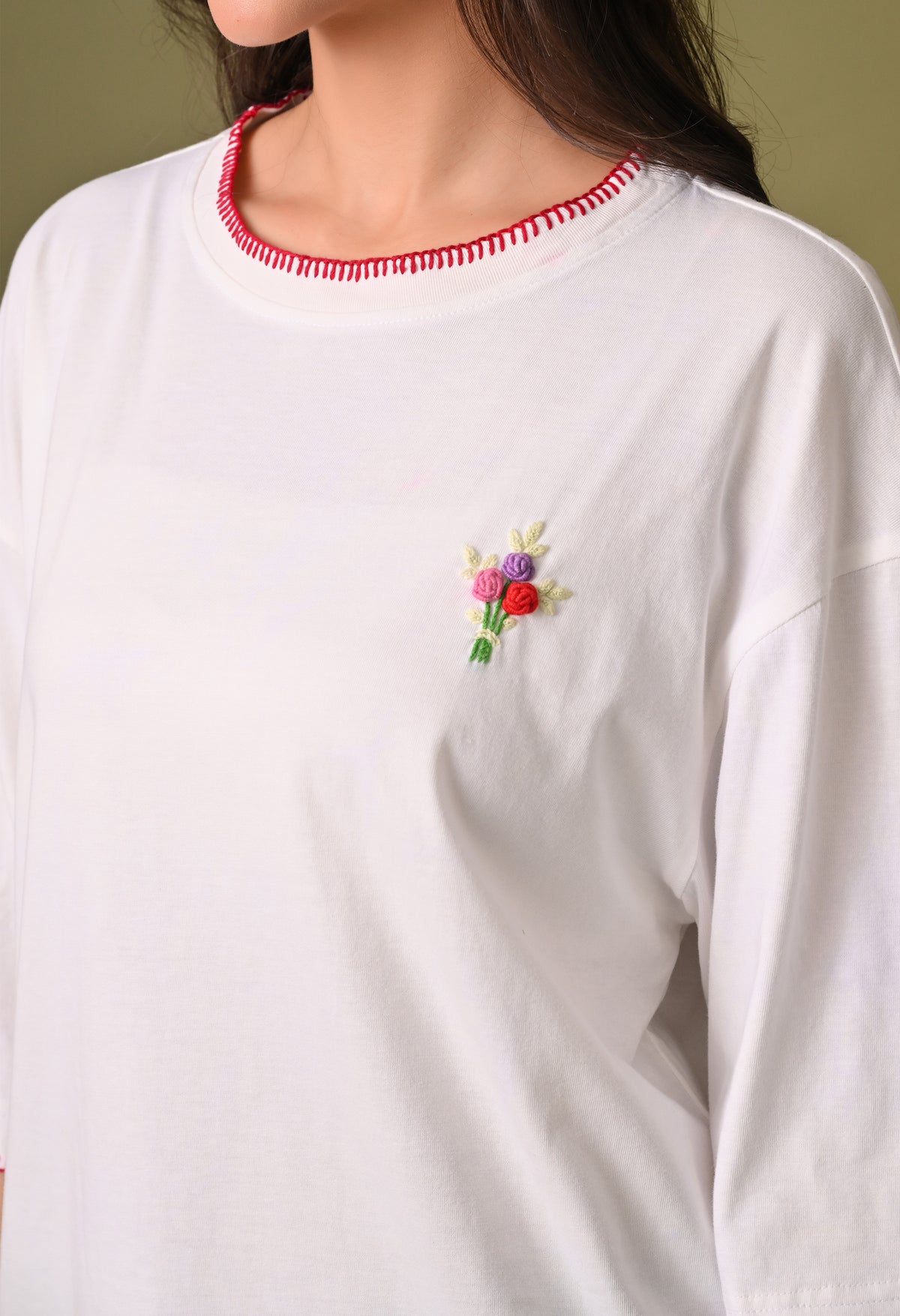 Women white bouqet embroidered unisex tshirt