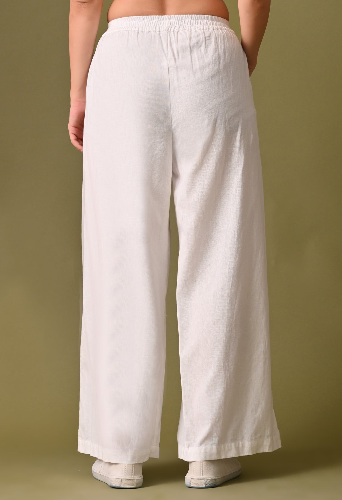 Women casual loose fit off white pleated pocket trouser