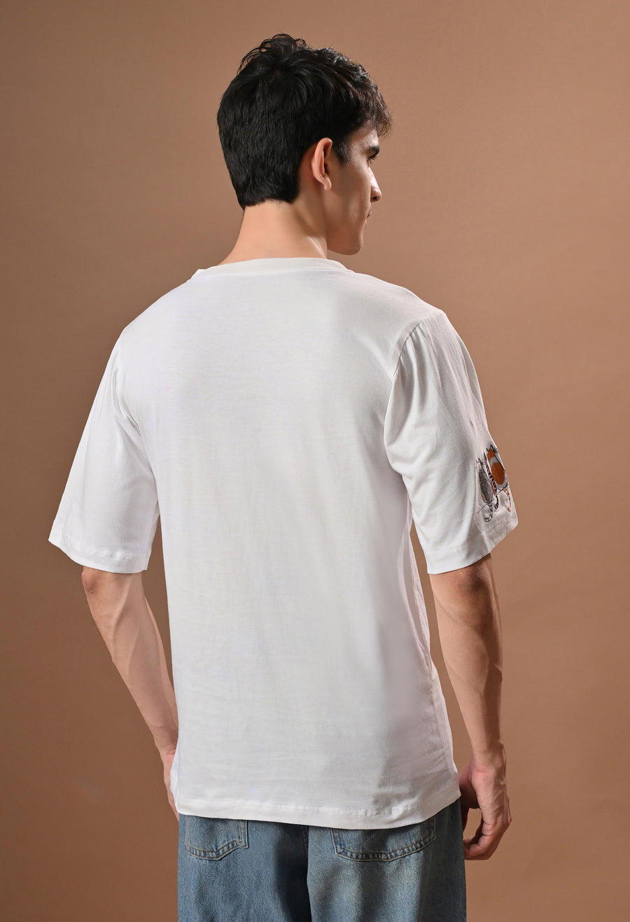 Men white cat embroidered unisex tshirt