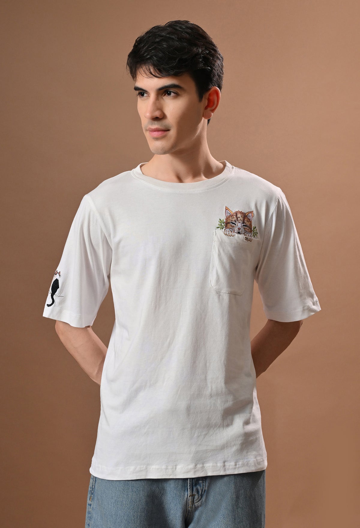 Men white cat embroidered unisex tshirt