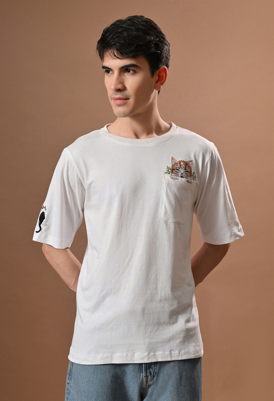 Men white cat embroidered unisex tshirt