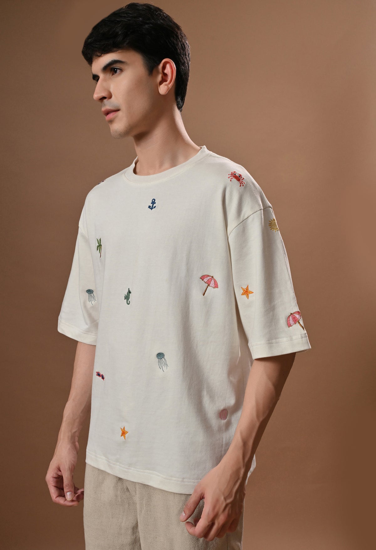 Men off white everyday embroidered unisex tshirt
