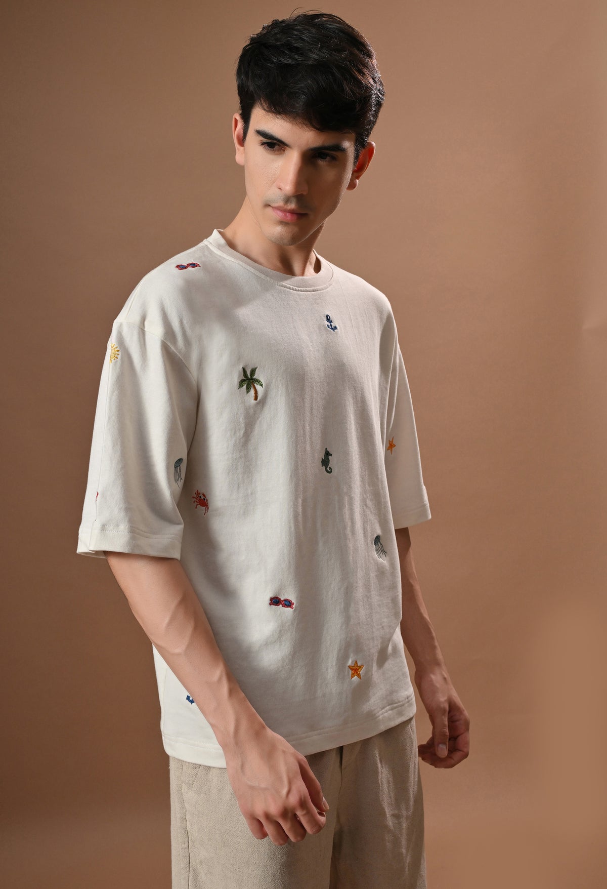 Men off white everyday embroidered unisex tshirt