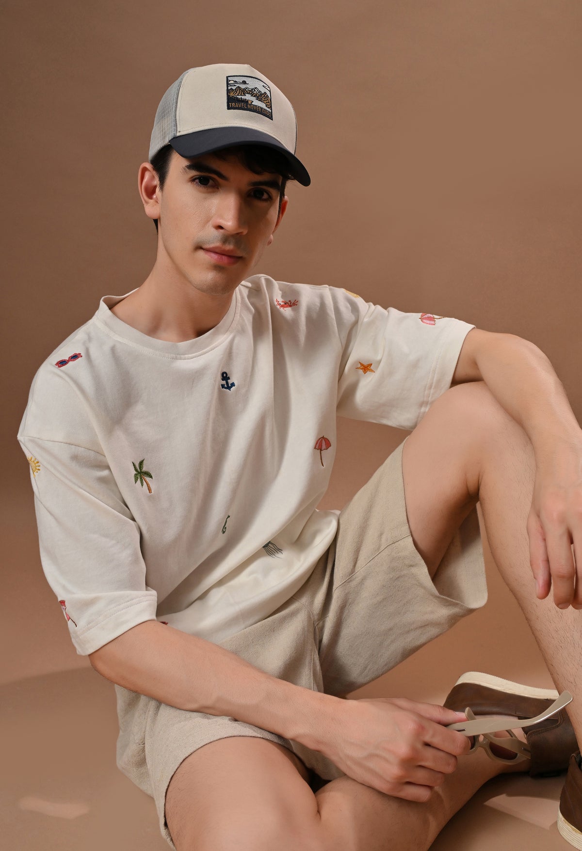 Men off white everyday embroidered unisex tshirt