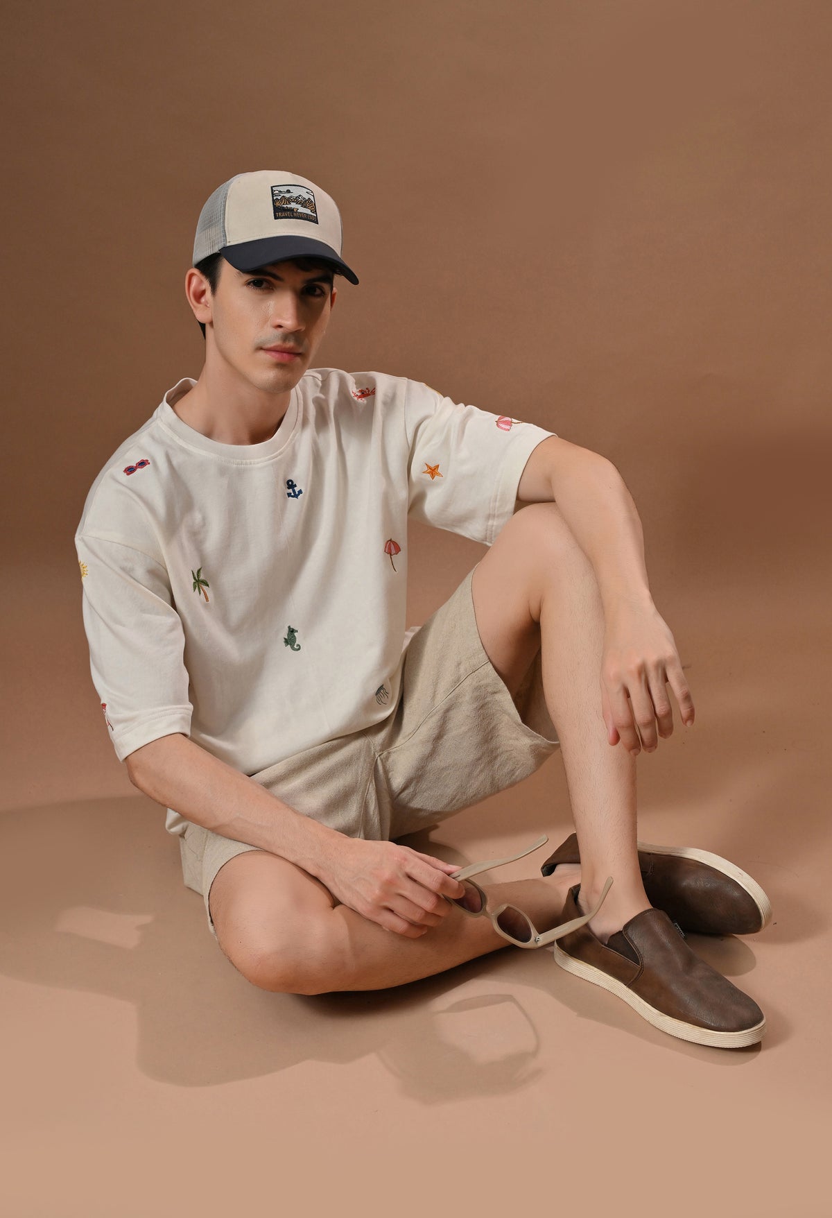 Men off white everyday embroidered unisex tshirt